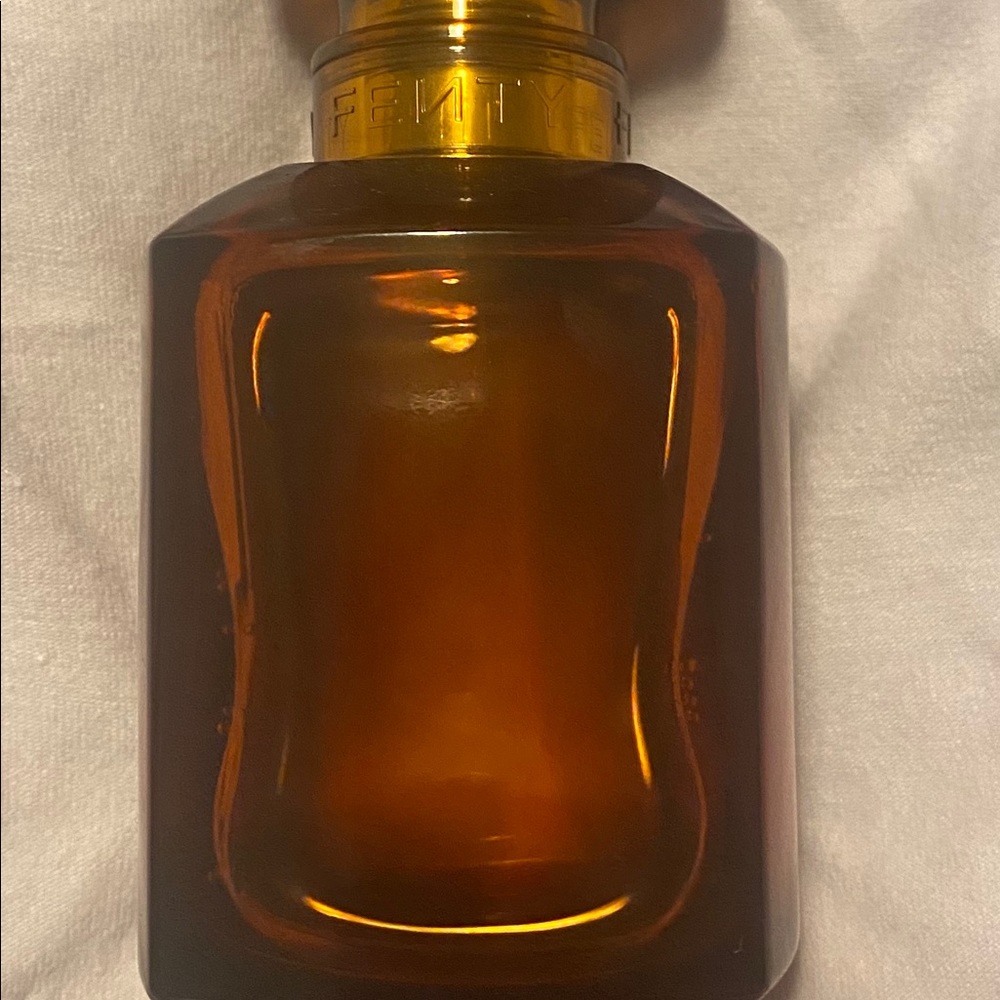 Rihanna’s new perfume